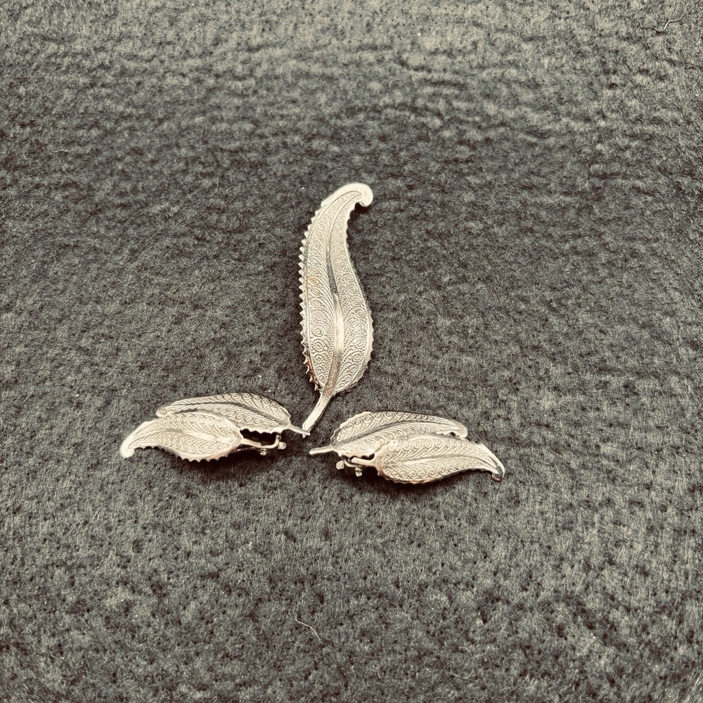 VINTAGE STERLING SILVER LEAF Clip EARRINGS AND PIN SET 1950's Marked " STERLING"